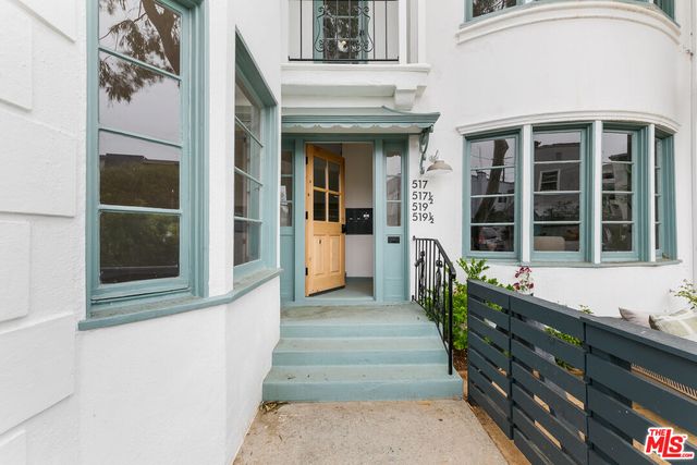$815,000 | 517 Rose Avenue, Venice, CA 90291