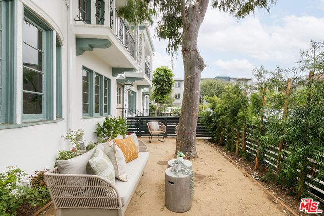 $815,000 | 517 Rose Avenue, Venice, CA 90291