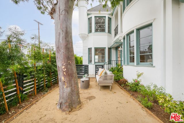 $815,000 | 517 Rose Avenue, Venice, CA 90291