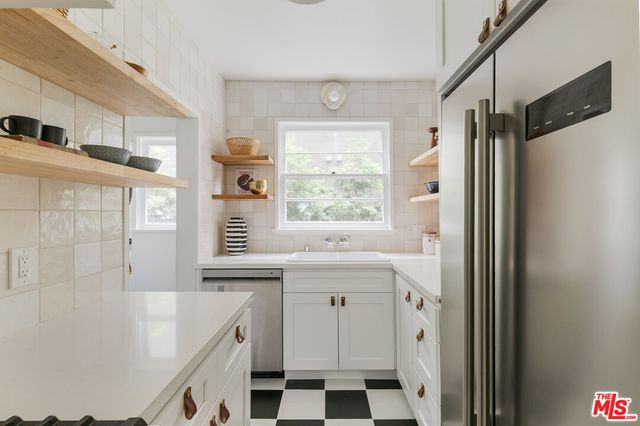 $815,000 | 517 Rose Avenue, Venice, CA 90291