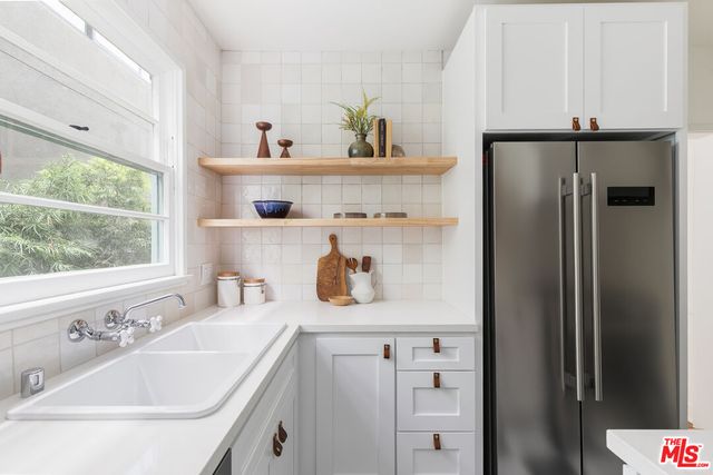 $815,000 | 517 Rose Avenue, Venice, CA 90291