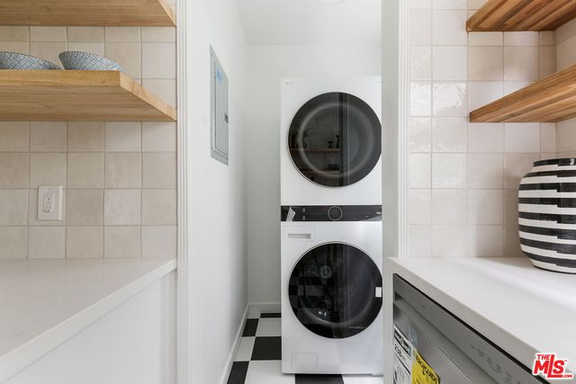 $815,000 | 517 Rose Avenue, Venice, CA 90291