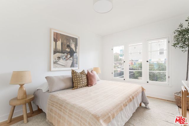 $815,000 | 517 Rose Avenue, Venice, CA 90291