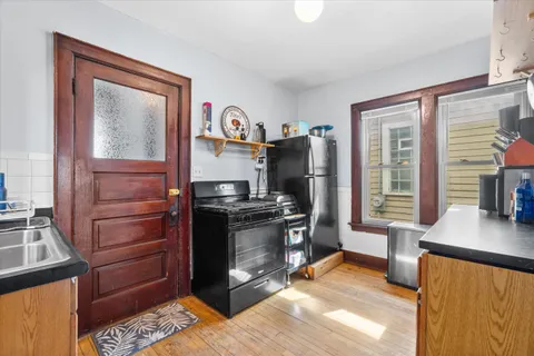 $299,900 | 2116 North Oakland Avenue, Unit 2118, Milwaukee, WI 53202