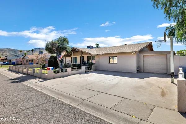 $389,990 | 1521 West Thunderbird Road, Phoenix, AZ 85023