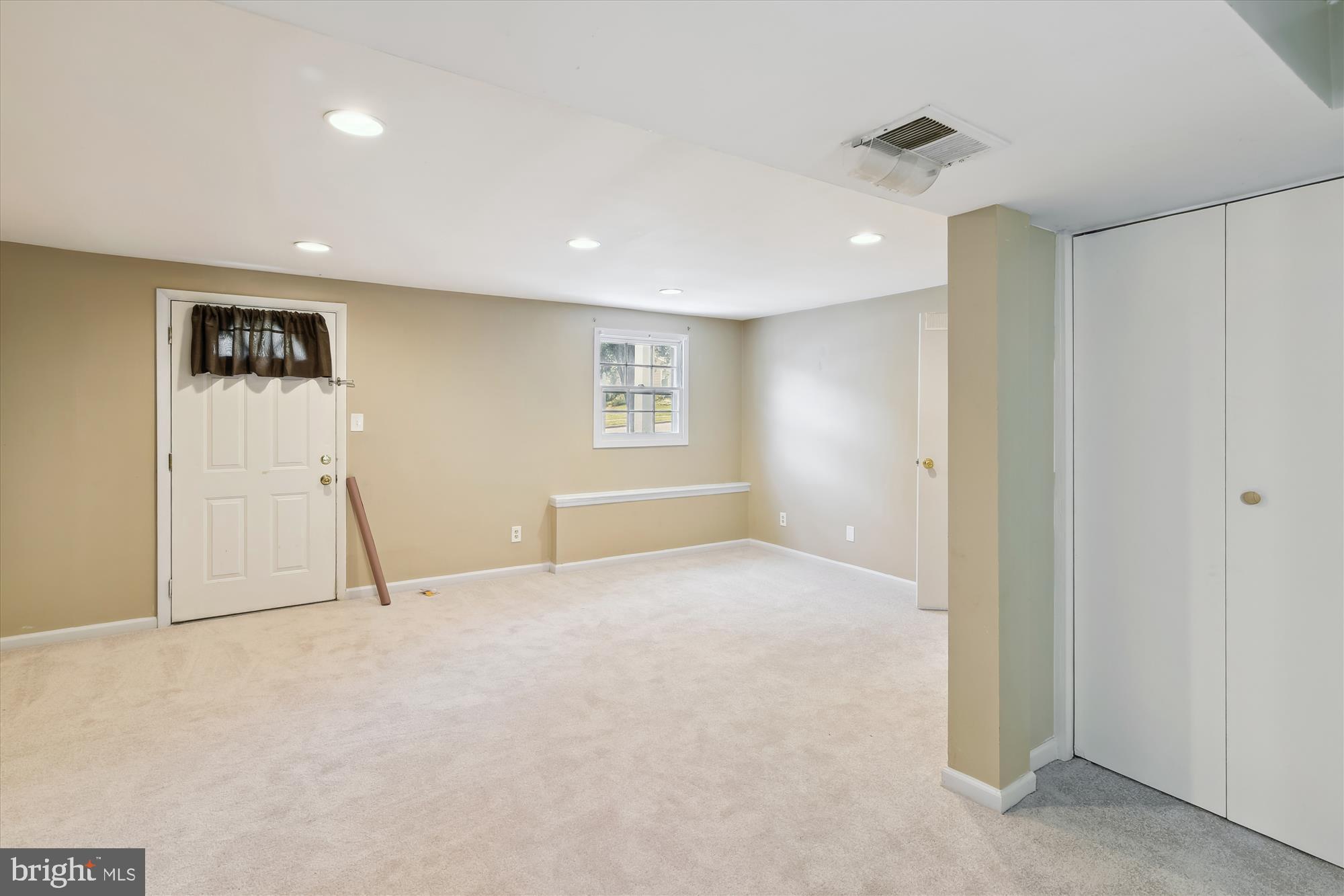 1046 Springhill Way Gambrills, MD 21054 - Photo 26 of 40 Family Room