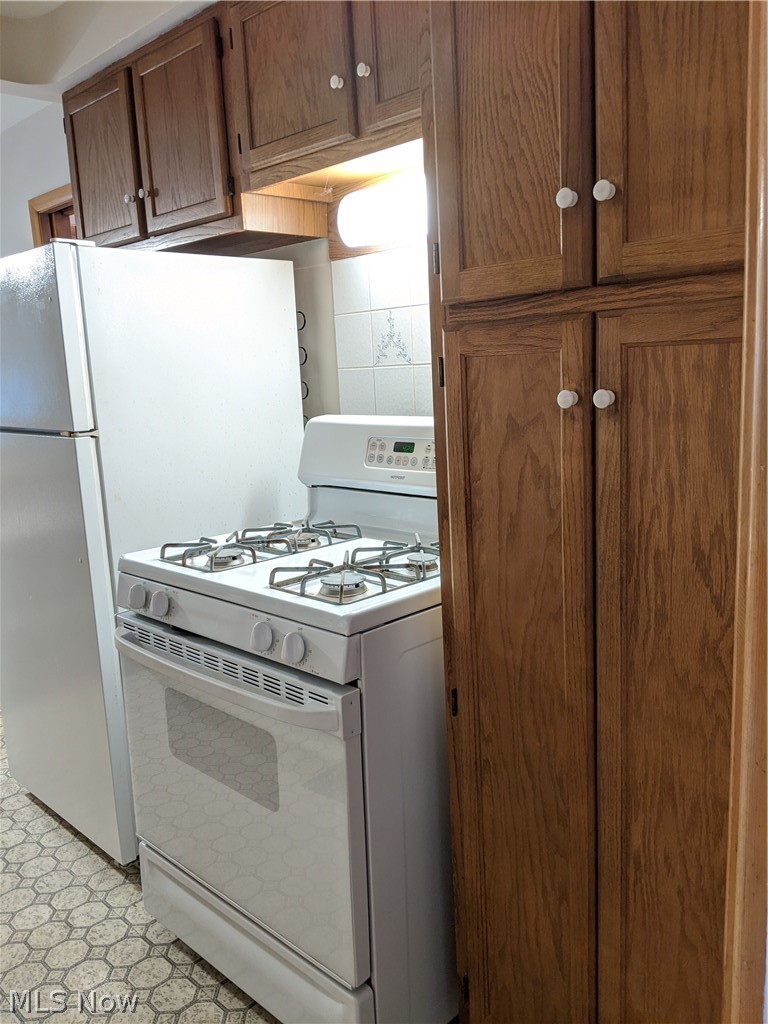 957 Hanley Road Cleveland, OH 44124 - Photo 14 of 30