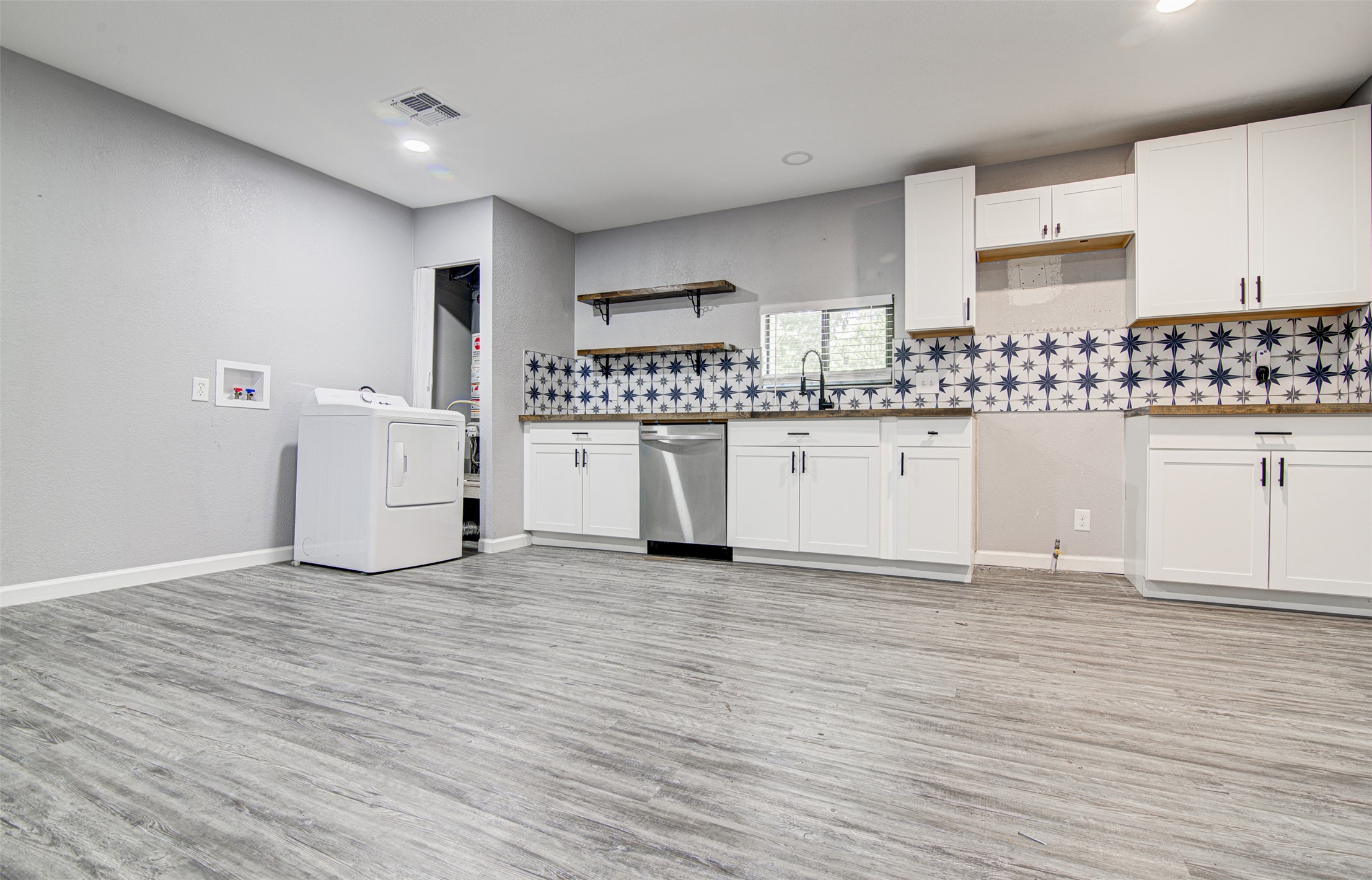 1807 San Jose Street Georgetown, TX 78626 - Photo 6 of 21 A well-appointed utility space features laundry hookups and a functional kitchen area.