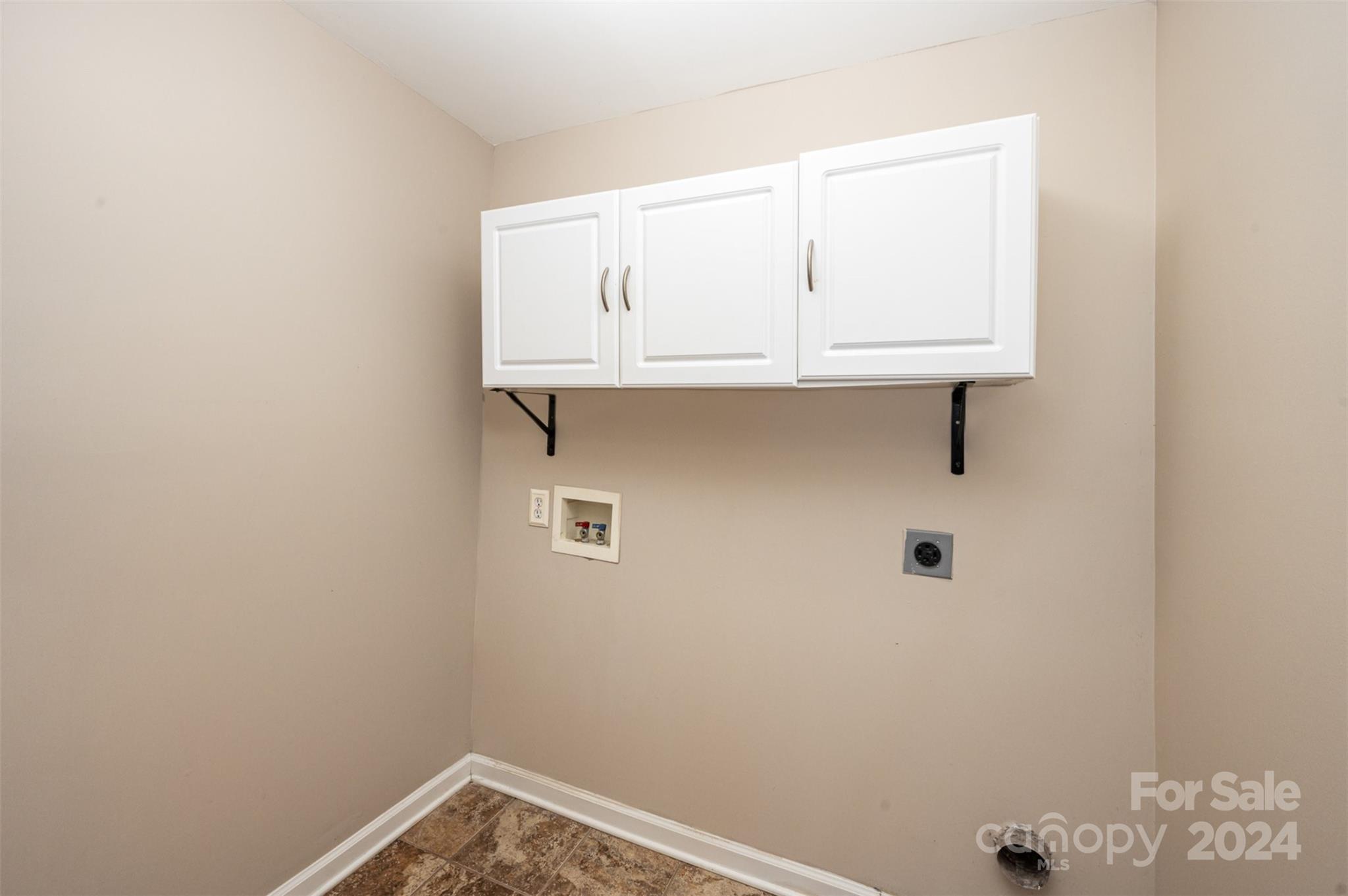 12032 Regent Ridge Lane Charlotte, NC 28278 - Photo 12 of 25 a close up of a wall