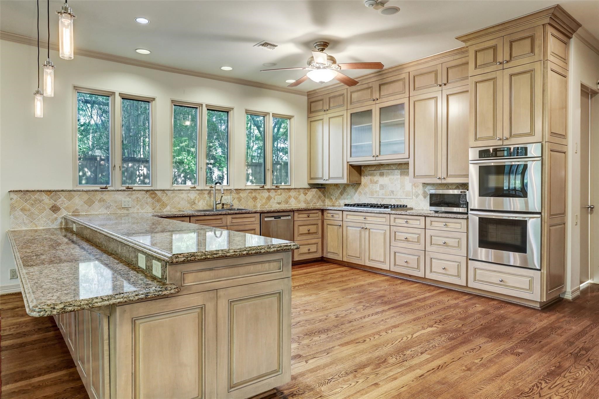 431 Hedwig Road Piney Point Village, TX 77024 - Photo 9 of 22