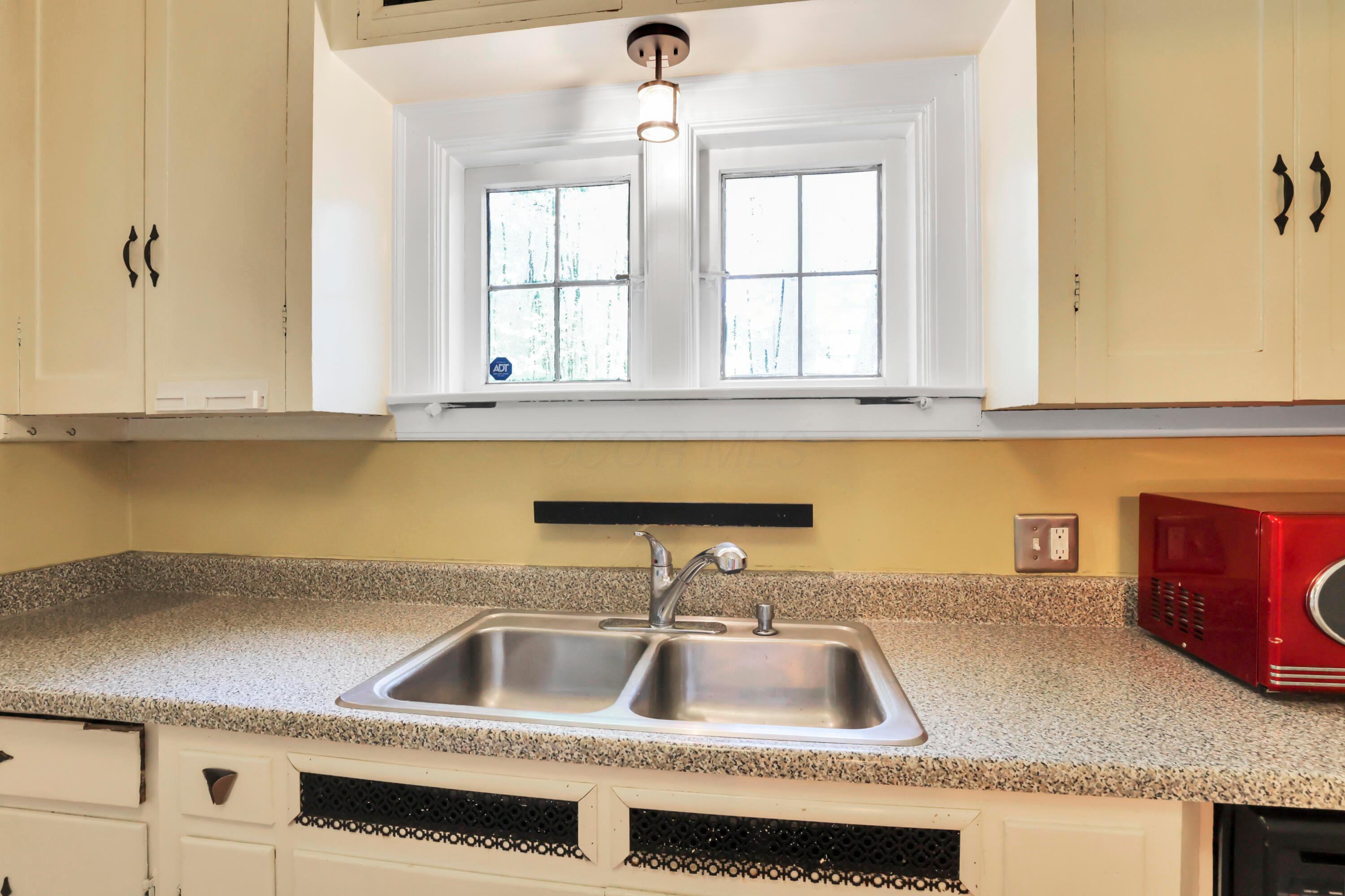 297 South James Road Columbus, OH 43213 - Photo 16 of 45 14-print-011A7567
