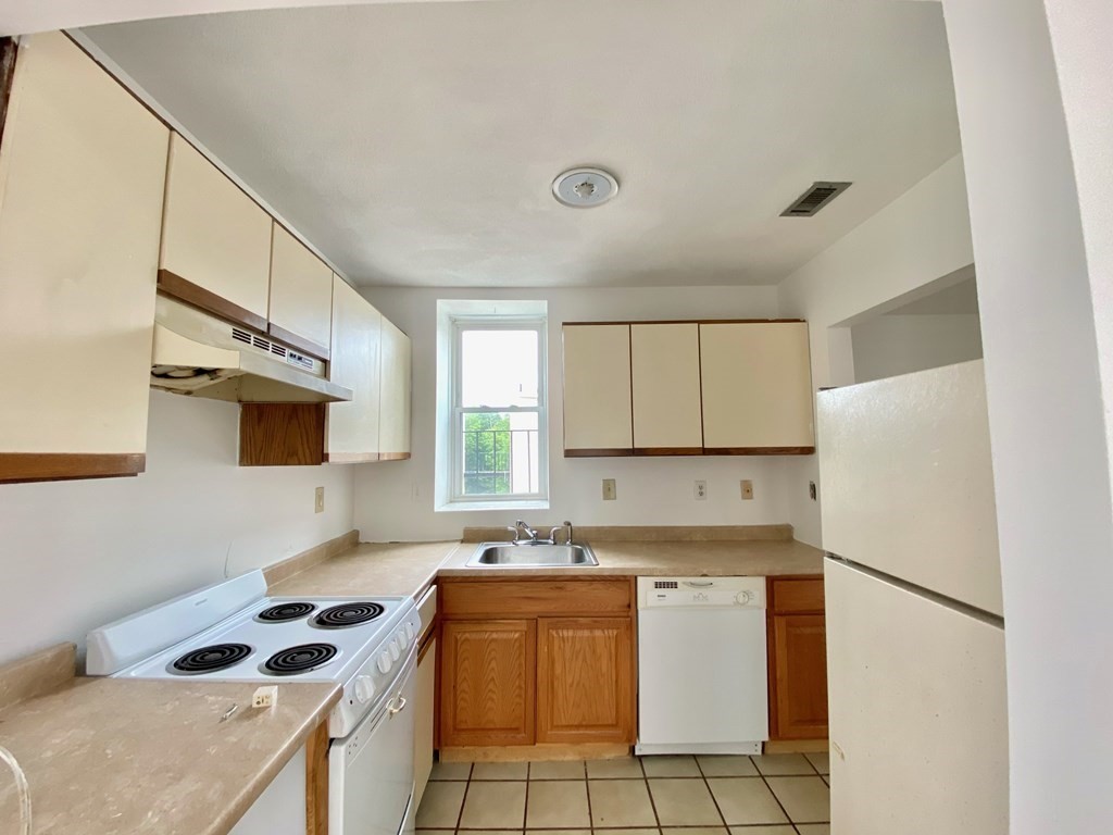 1411 Commonwealth Avenue, Unit 501 Boston, MA 02135 - Photo 3 of 7