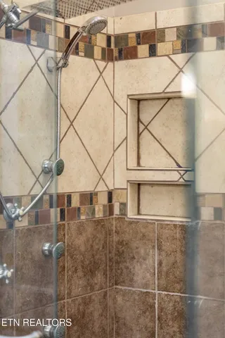 $1,324,900 | 309 Bullrun Valley Drive, Heiskell, TN 37754