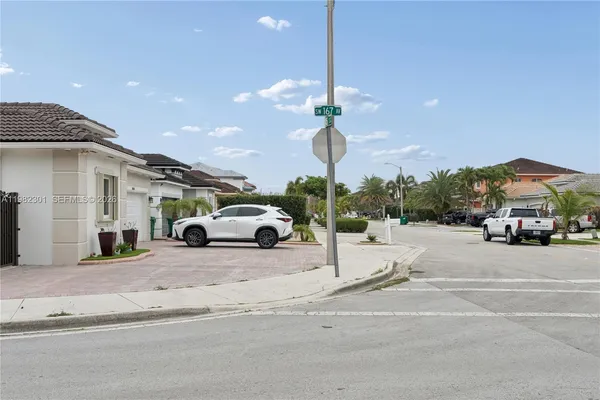 $869,499 | 168-xx 45th Street, Miami, FL 33185