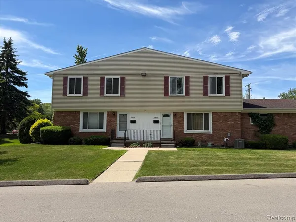 $152,900 | 24570 Quad Park Lane, Clinton Township, MI 48035