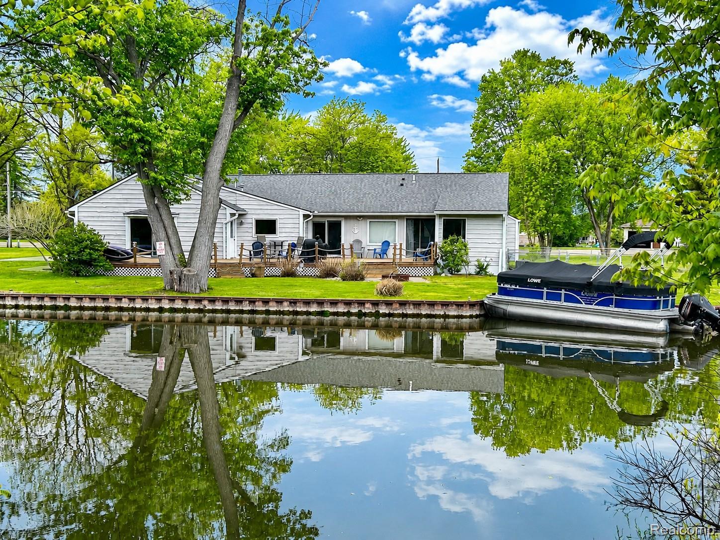 9831 Kress Road Pinckney, MI 48169 - Photo 1 of 35 100 Ft. Seawall