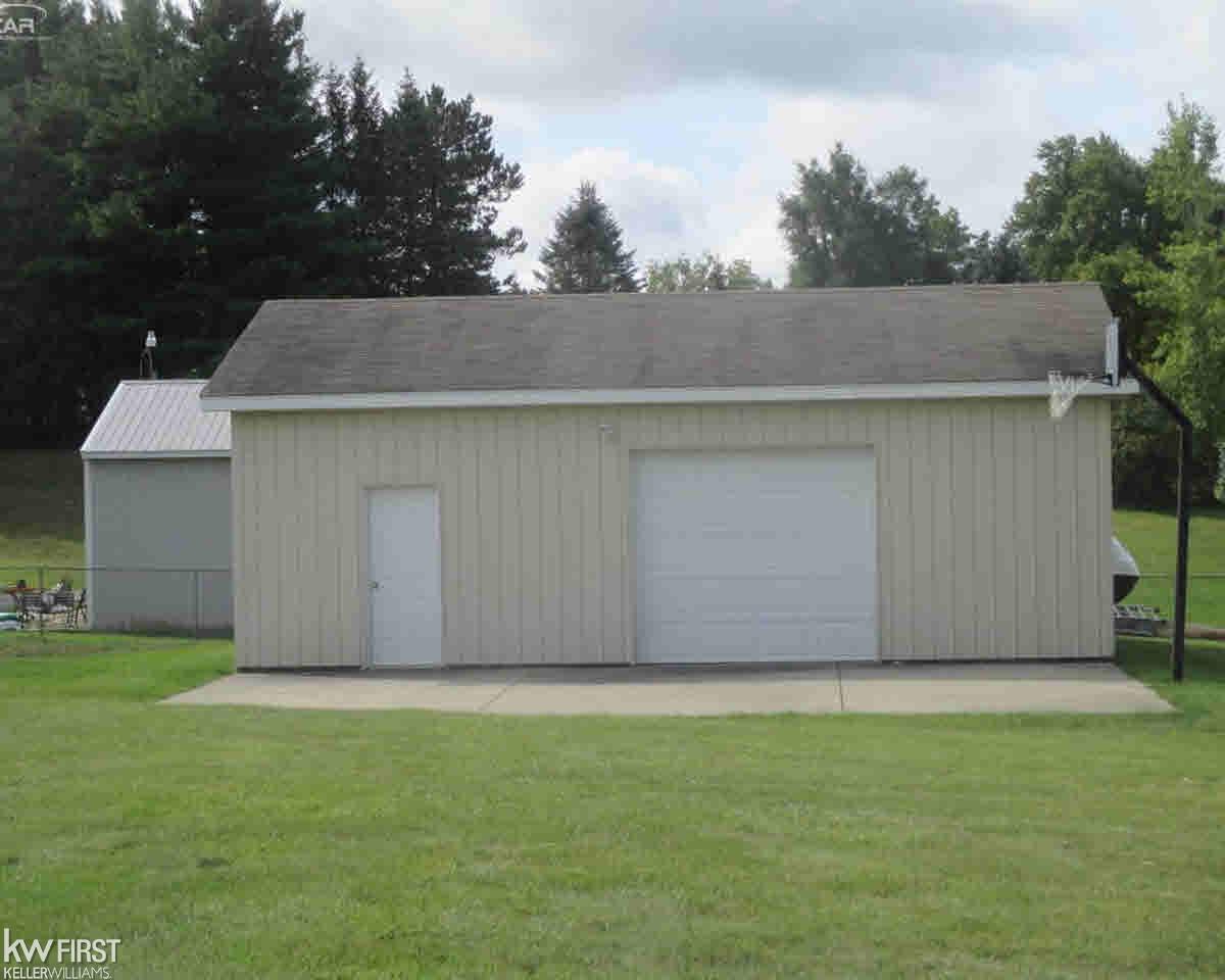 6190 Atlas Road Grand Blanc, MI 48439 - Photo 14 of 19 21365915-13.JPG