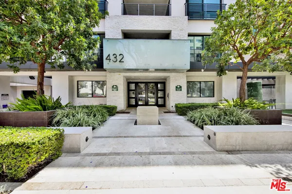 $14,000 | 432 North Oakhurst Drive, Unit 402, Beverly Hills, CA 90210