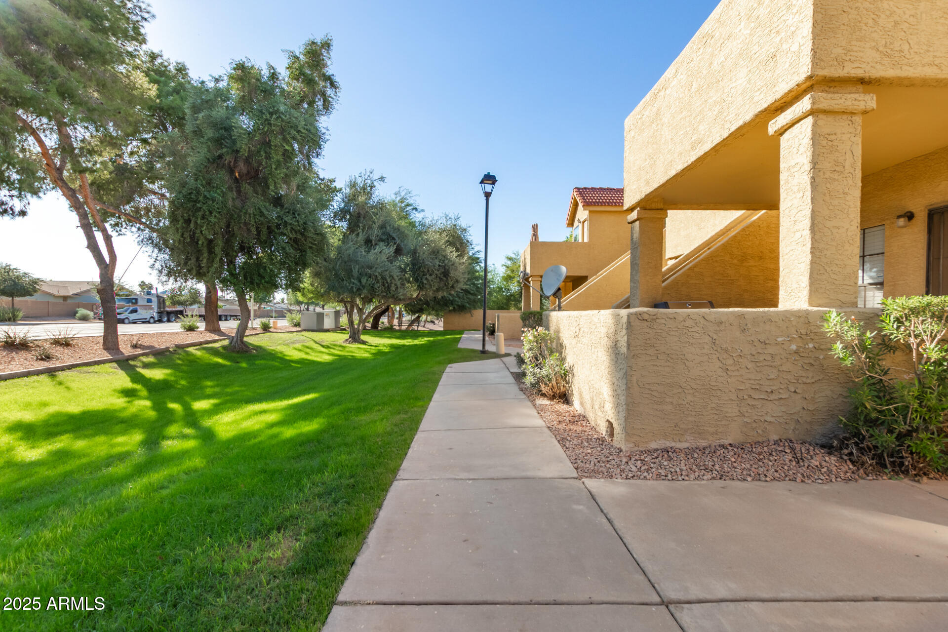 1126 West Elliot Road, Unit 1010 Chandler, AZ 85224 - Photo 2 of 32 a view of a park with bench and trees