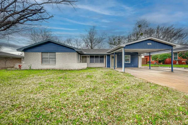 $220,000 | 1304 Crestview Drive, Kaufman, TX 75142