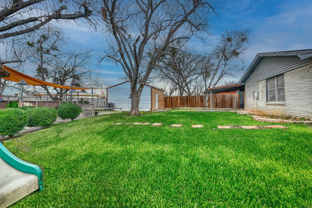 1304 Crestview Drive Kaufman, TX 75142 - Photo 14 of 26 a view of a house with a big yard