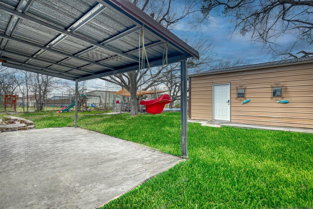 1304 Crestview Drive Kaufman, TX 75142 - Photo 16 of 26 a view of a backyard of the house
