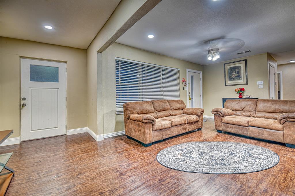 1304 Crestview Drive Kaufman, TX 75142 - Photo 6 of 26 a living room with furniture and a couch