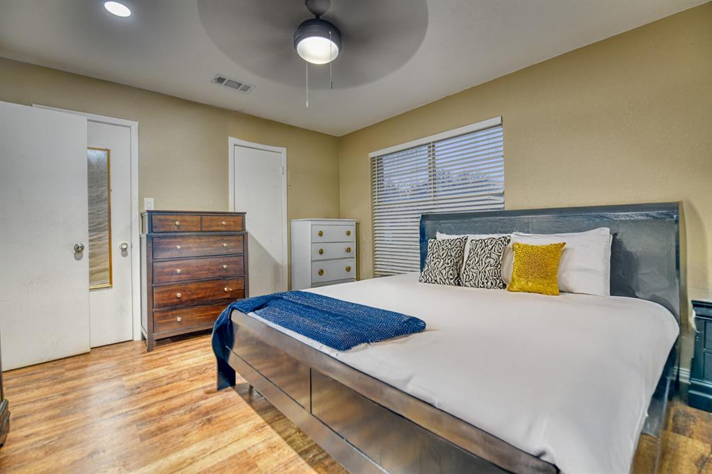 1304 Crestview Drive Kaufman, TX 75142 - Photo 8 of 26 a bedroom with a bed and furniture