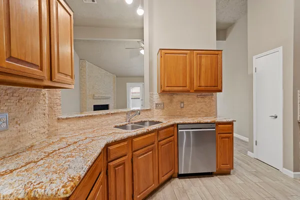 $2,300 | 2502 Planters Row, Sugar Land, TX 77478