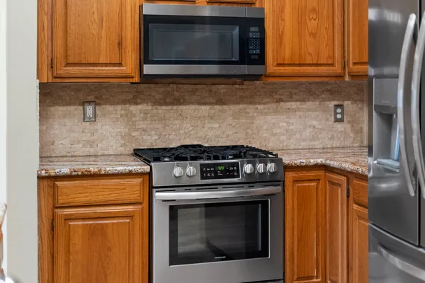 $2,300 | 2502 Planters Row, Sugar Land, TX 77478