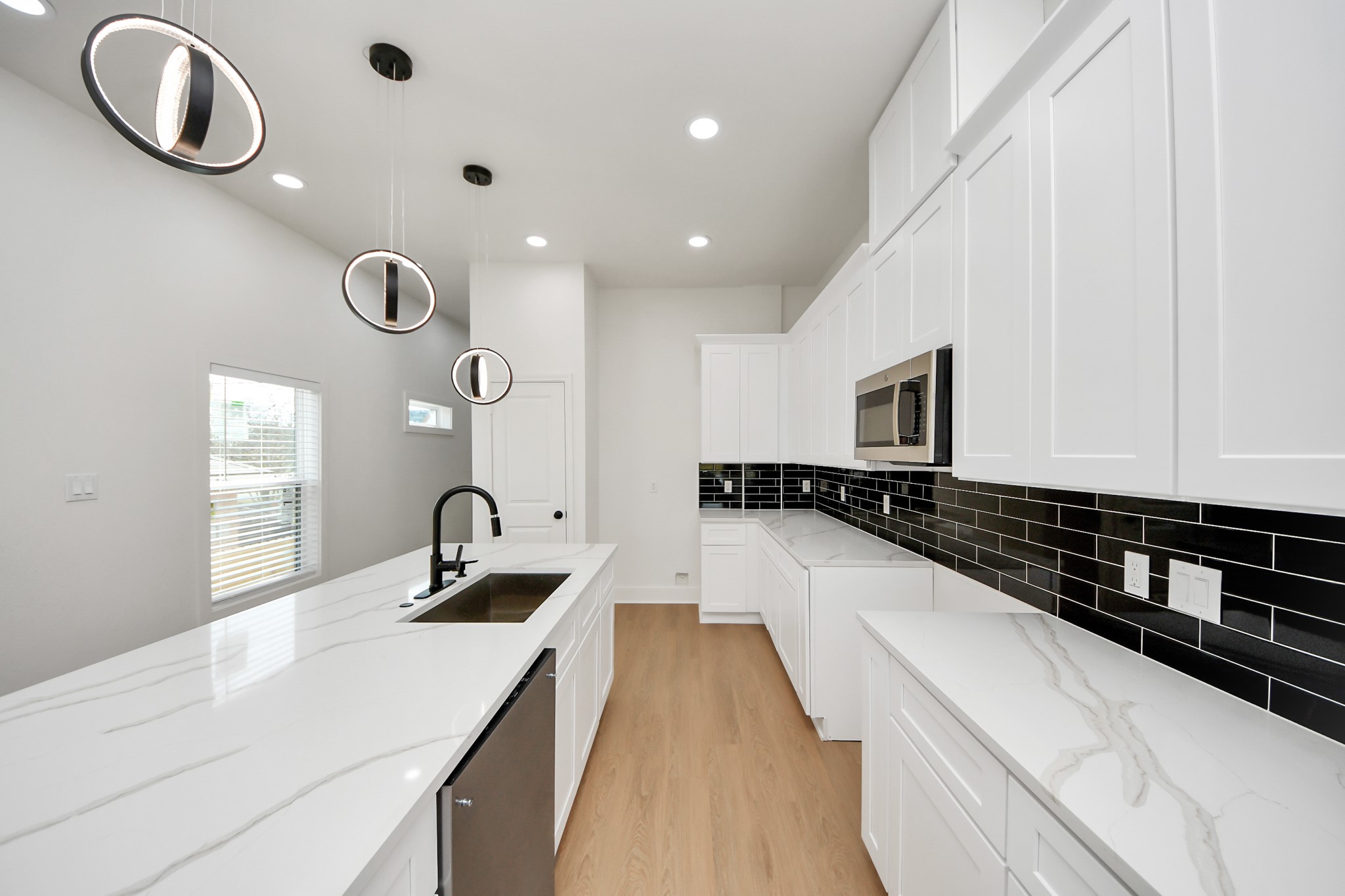 5226 Ricky Street Houston, TX 77033 - Photo 18 of 49 a bathroom with a sink a mirror and a bathtub