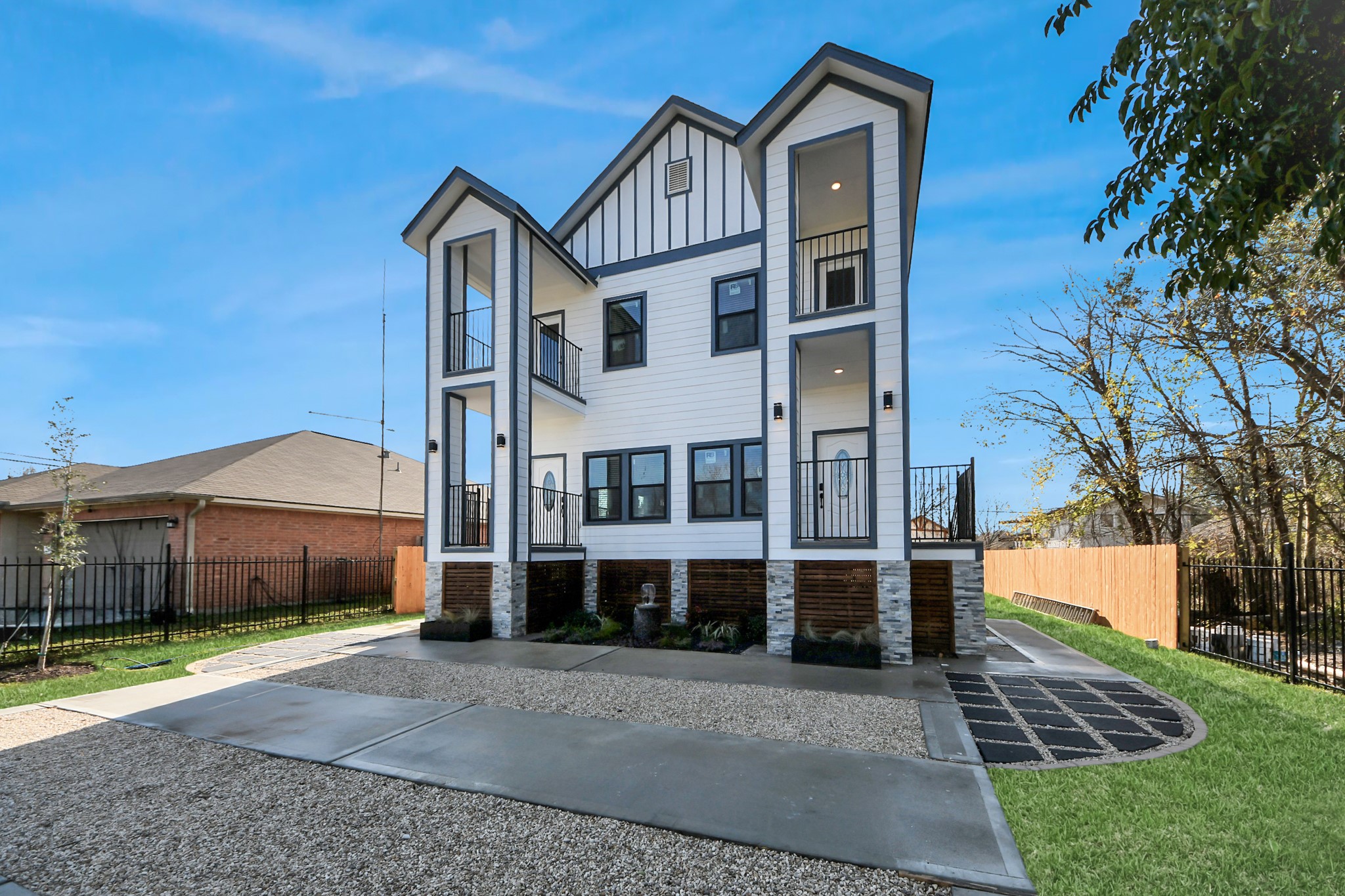 5226 Ricky Street Houston, TX 77033 - Photo 4 of 49