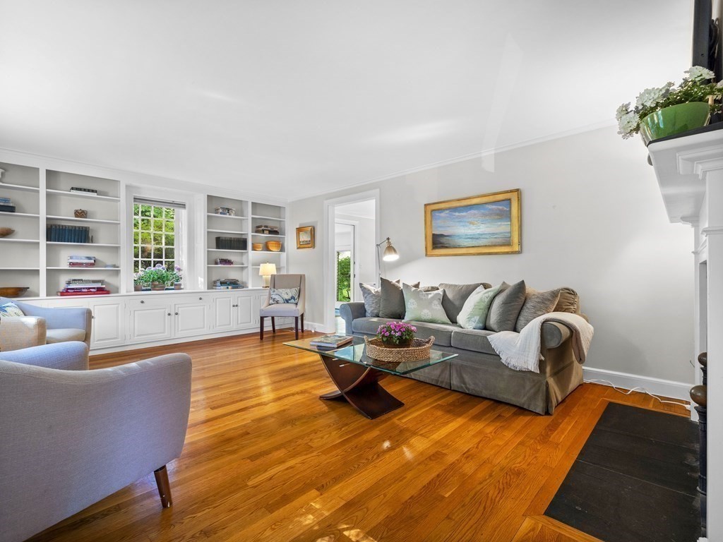 75 Standish Road Wellesley, MA 02481 - Photo 3 of 19