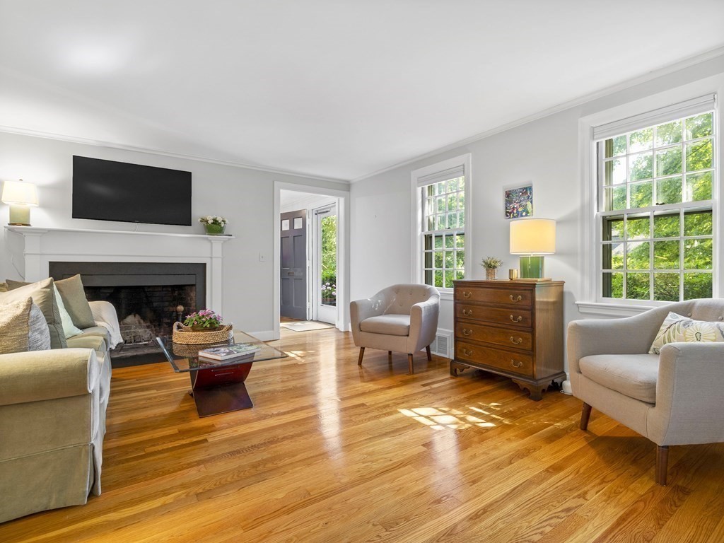 75 Standish Road Wellesley, MA 02481 - Photo 4 of 19