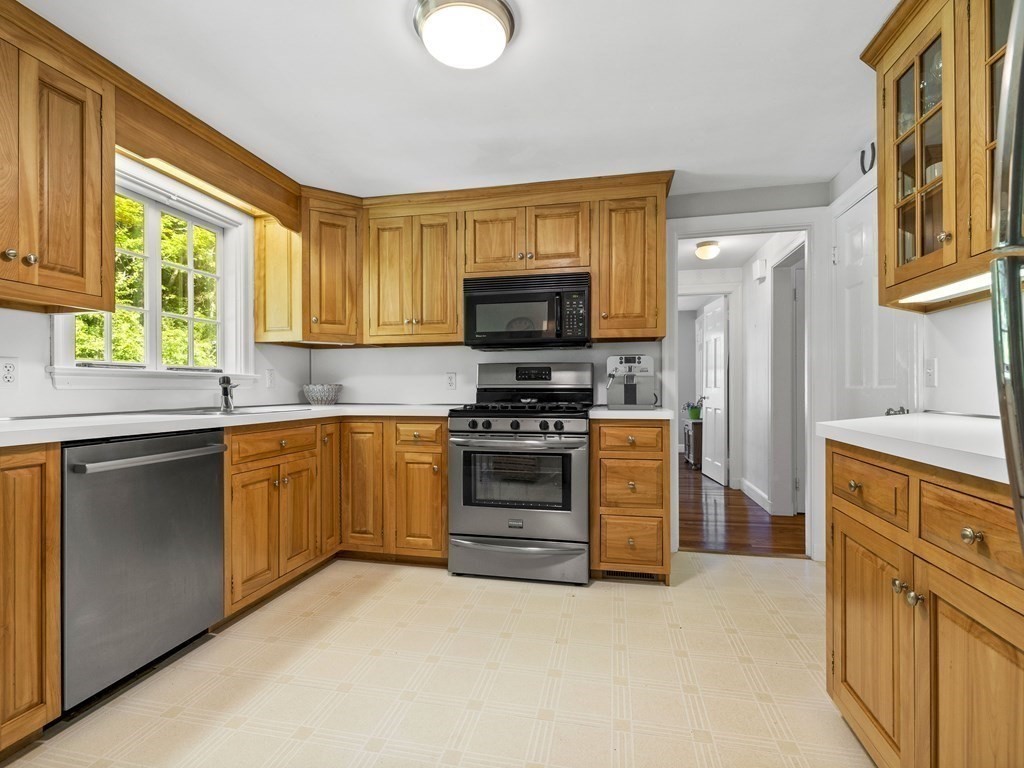 75 Standish Road Wellesley, MA 02481 - Photo 8 of 19