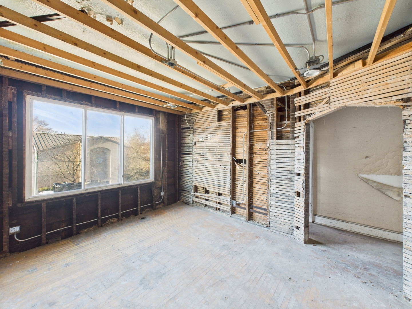 7047 South Princeton Avenue Chicago, IL 60621 - Photo 7 of 23 a view of an empty room with a window