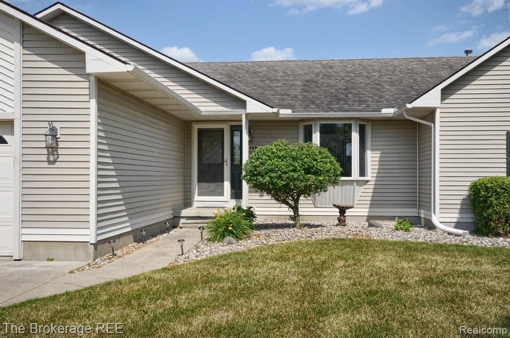 6060 Johnson Road Flushing, MI 48433 - Photo 2 of 33
