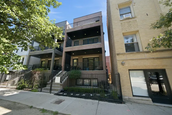 $799,000 | 1145 West Addison Street, Unit 3, Chicago, IL 60613