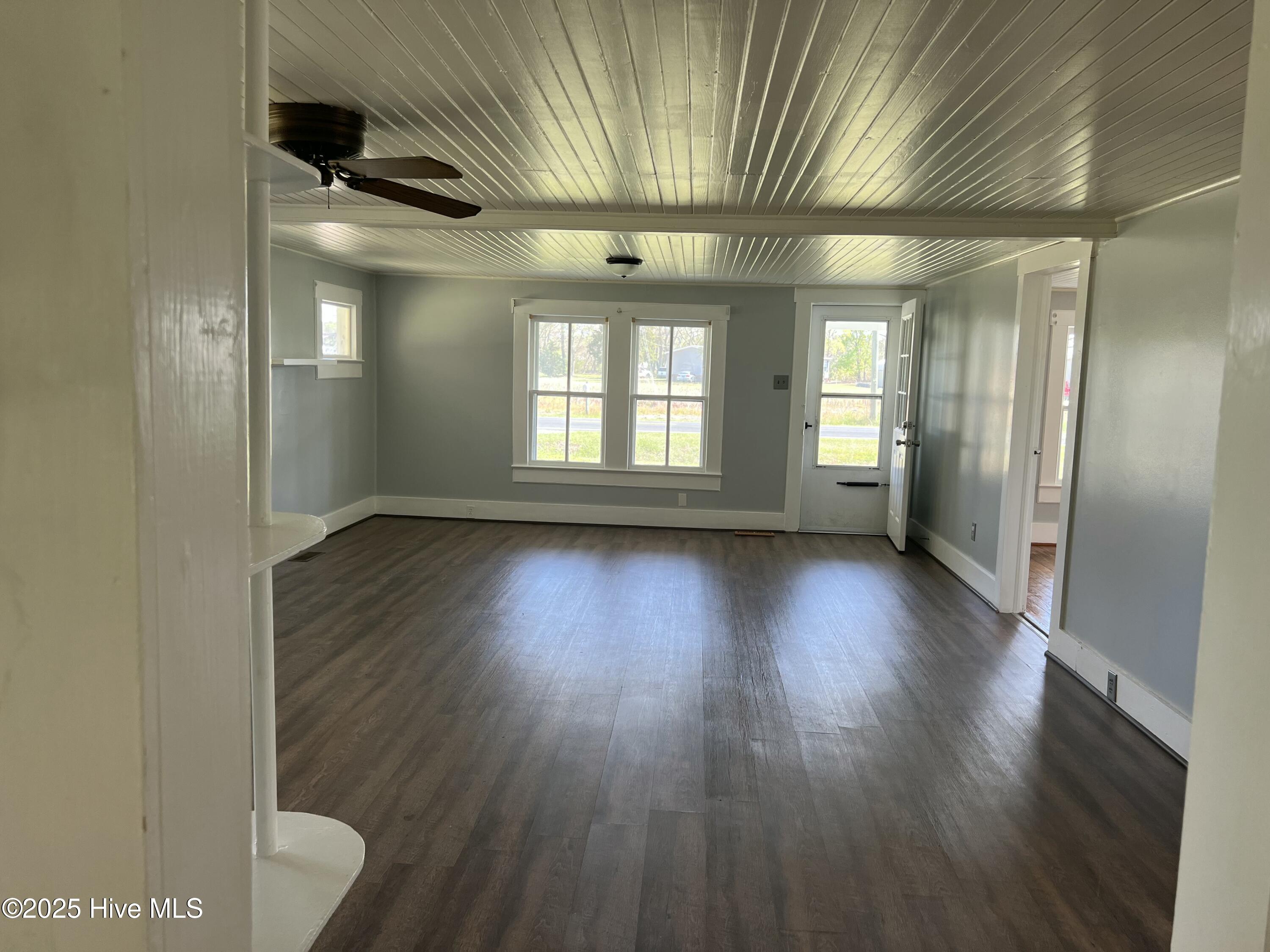 3550 Daughety White Road Kinston, NC 28501 - Photo 2 of 20 LIVINGROOM