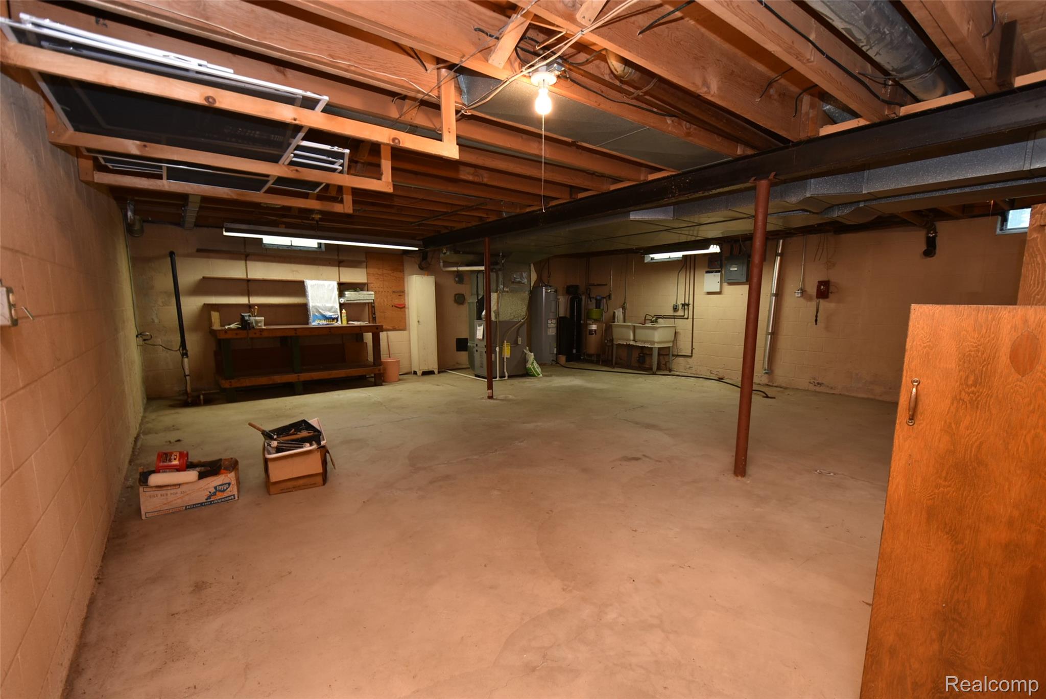 2356 Rochester Road Leonard, MI 48367 - Photo 31 of 40 DSC_9997.JPG