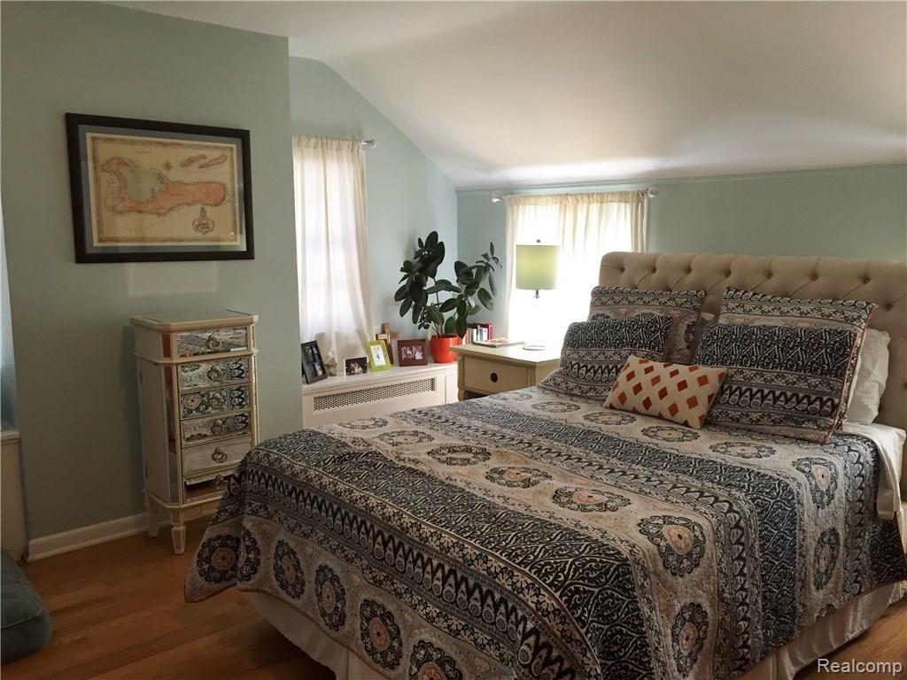 1580 Oxford Road Grosse Pointe, MI 48236 - Photo 16 of 23 Master bedroom 2.JPG