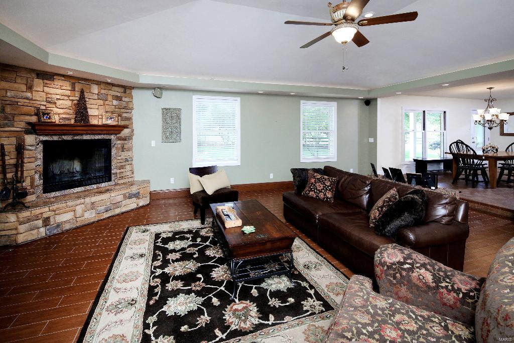 18165 Melrose Road Wildwood, MO 63038 - Photo 4 of 49 Gallery Image 4