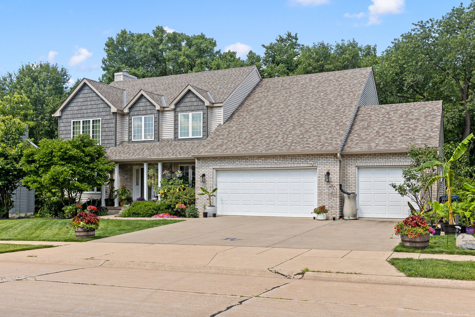 1770 Plum Tree Road Bettendorf, IA 52722 - Photo 3 of 45
