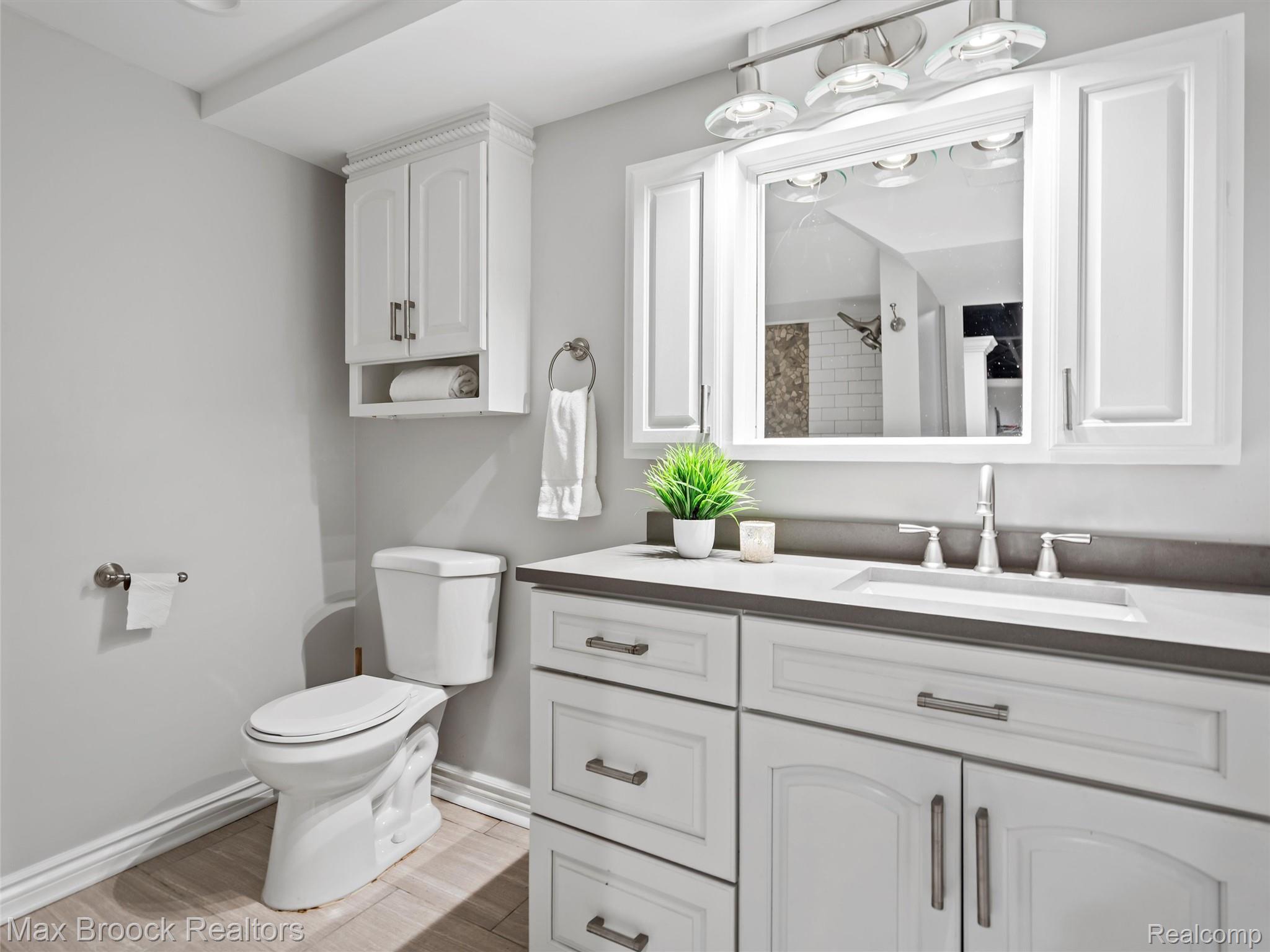 295 South Cranbrook Road Birmingham, MI 48009 - Photo 44 of 57 Lower level Full Bathroom