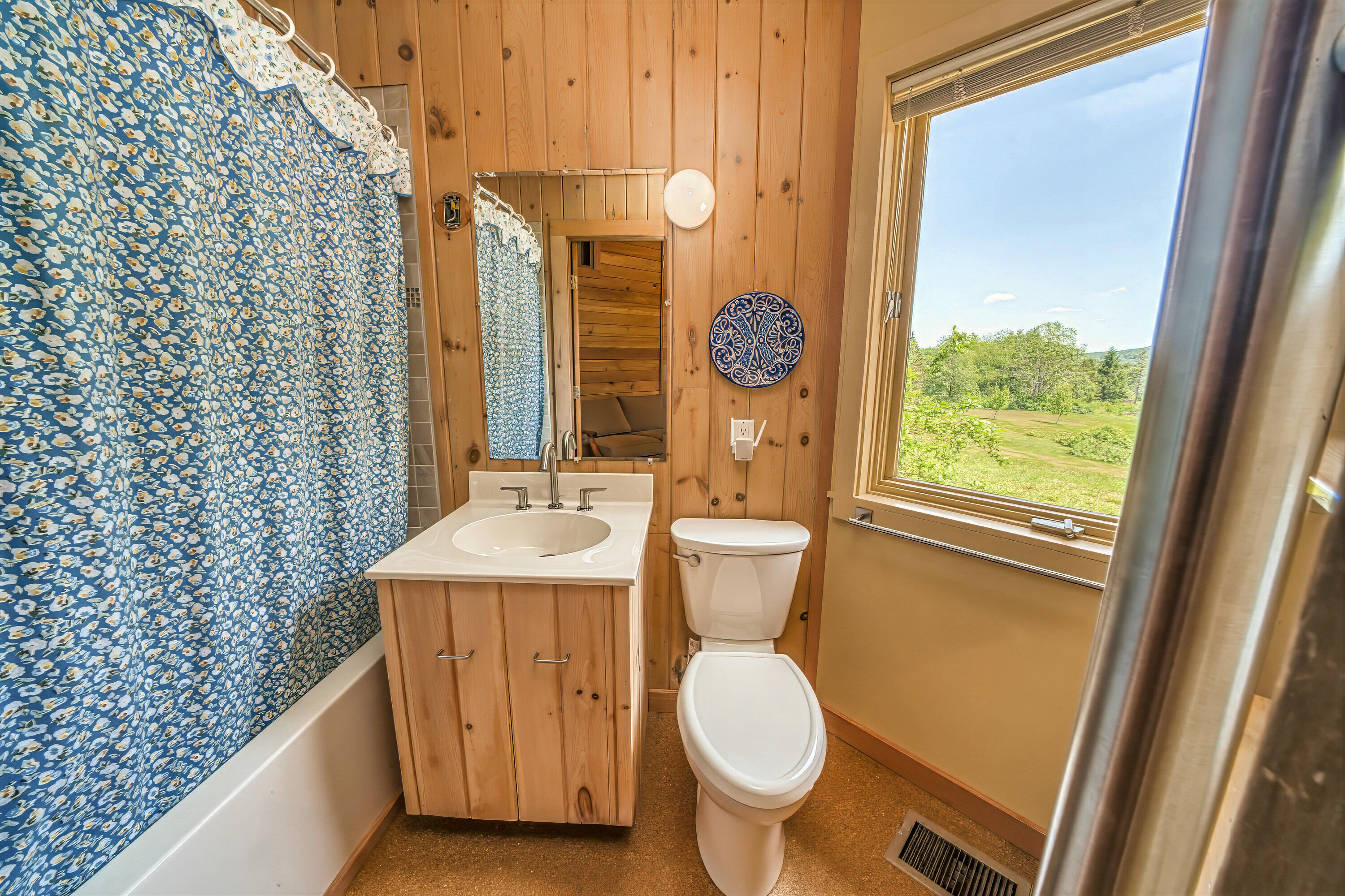 557 S Road Holden, ME 04429 - Photo 22 of 34 East wing Bath 2