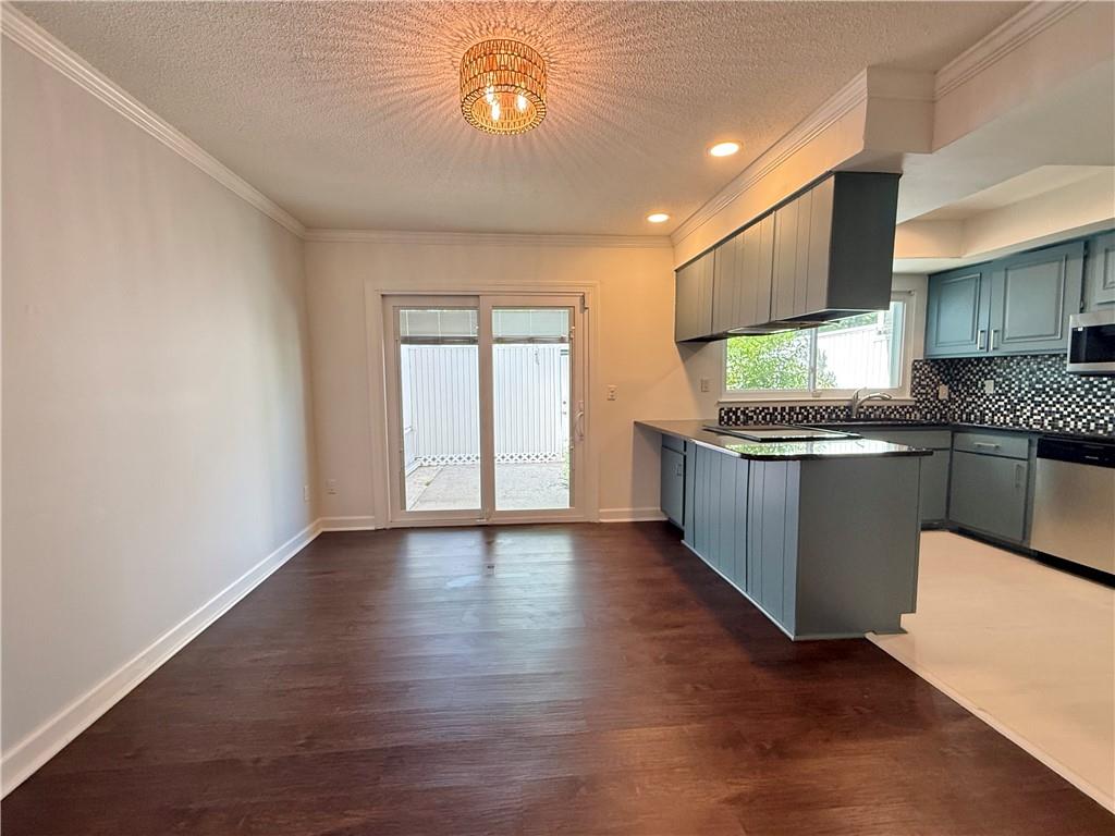 7344 Cardigan Circle Atlanta, GA 30328 - Photo 5 of 21