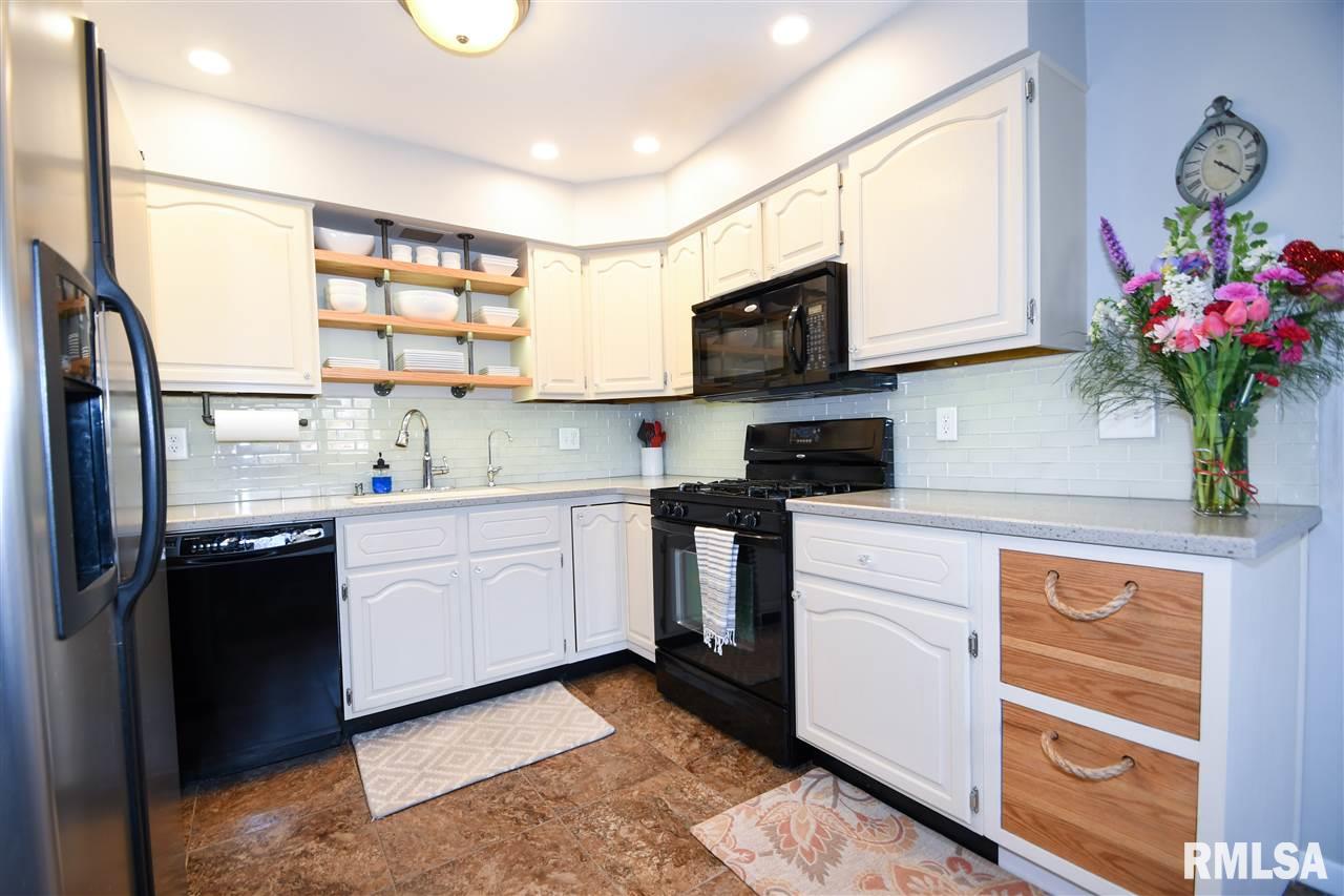 1008 Spring Bay Road East Peoria, IL 61611 - Photo 18 of 36 Gallery Image 18