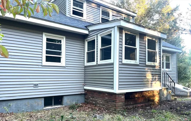 a view of back yard of the house