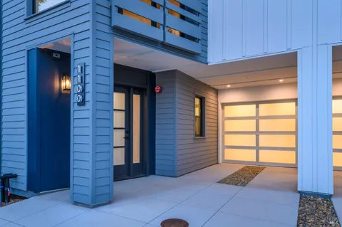 $899,000 | 1092 Foster Road, Napa, CA 94558