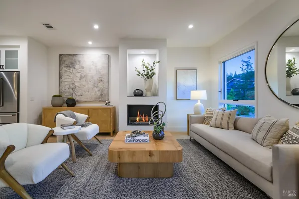 $899,000 | 1092 Foster Road, Napa, CA 94558